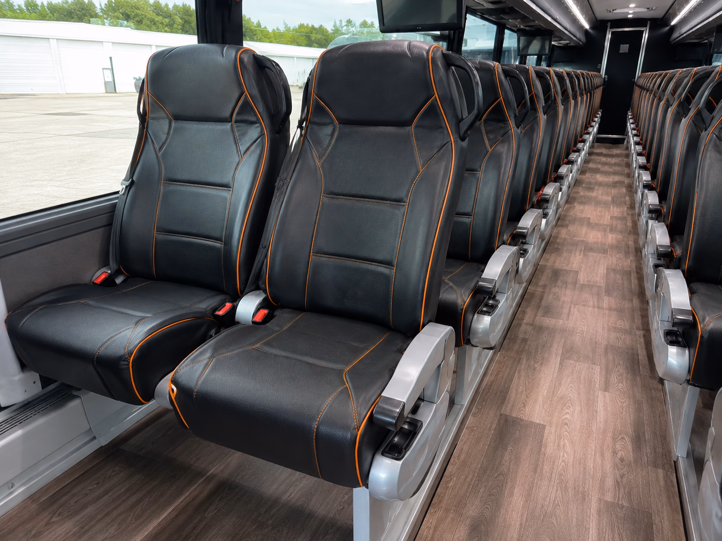charter bus shuttles between sammamish and joint base lewis mcchord